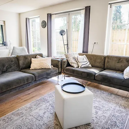 Hébergement de vacances Wellnesshuis Met Jacuzzi En Sauna In Het Bos *