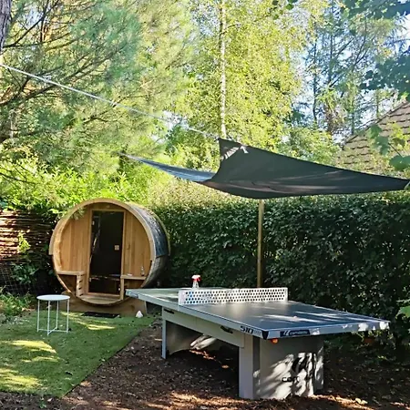 Hébergement de vacances Wellnesshuis Met Jacuzzi En Sauna In Het Bos *