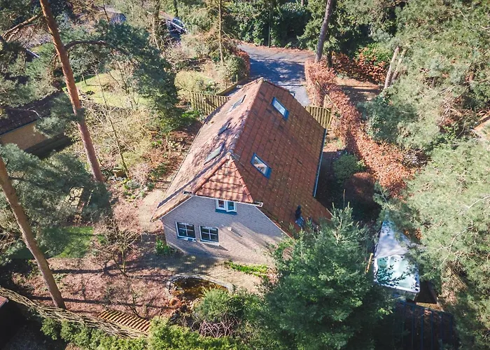 Дом отдыха Wellnesshuis Met Jacuzzi En Sauna In Het Bos *