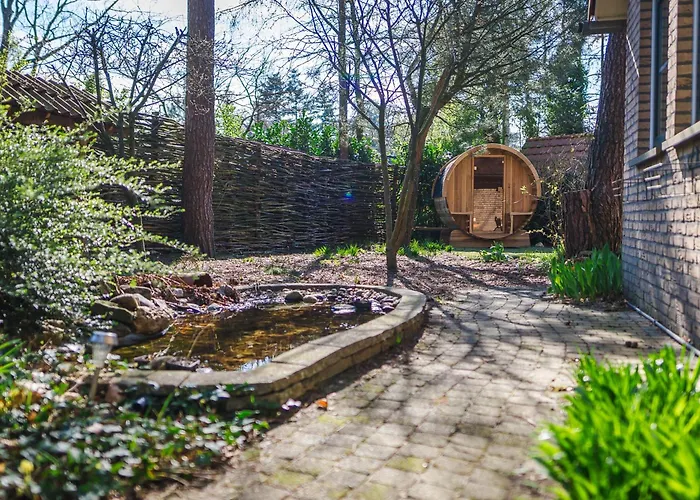 Wellnesshuis Met Jacuzzi En Sauna In Het Bos Lunteren