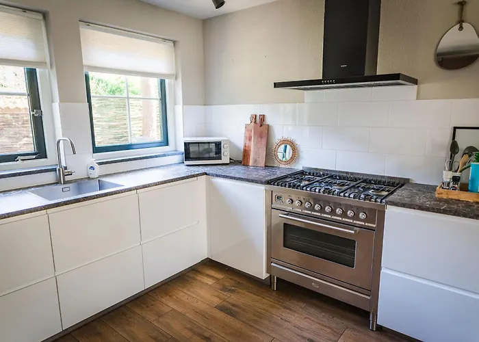 Wellnesshuis Met Jacuzzi En Sauna In Het Bos Люнтерен