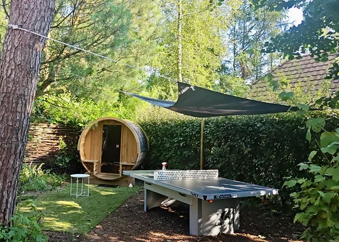 Wellnesshuis Met Jacuzzi En Sauna In Het Bos Дом отдыха *