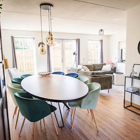 Semesterbostad Wellnesshuis Met Jacuzzi En Sauna In Het Bos