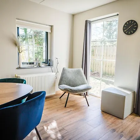 Wellnesshuis Met Jacuzzi En Sauna In Het Bos Semesterbostad